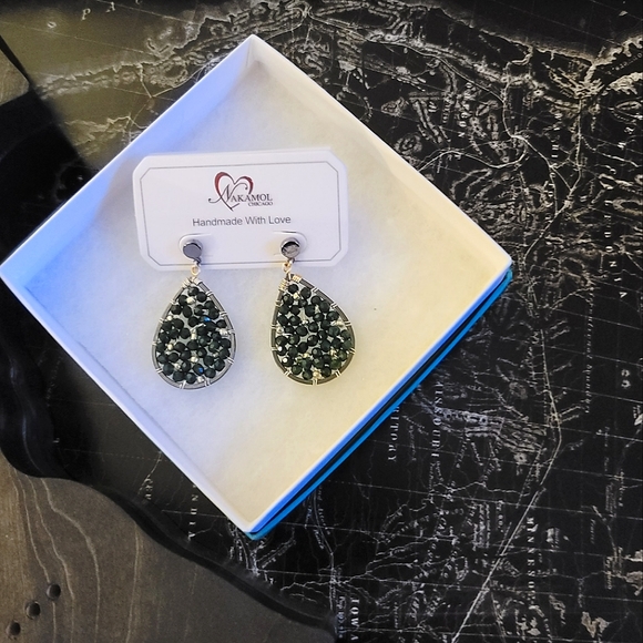 Nakamol Jewelry - Green dangle teardrop bead earrings